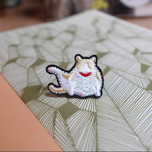 忌廉色萌貓 刺繡 胸針 襟針