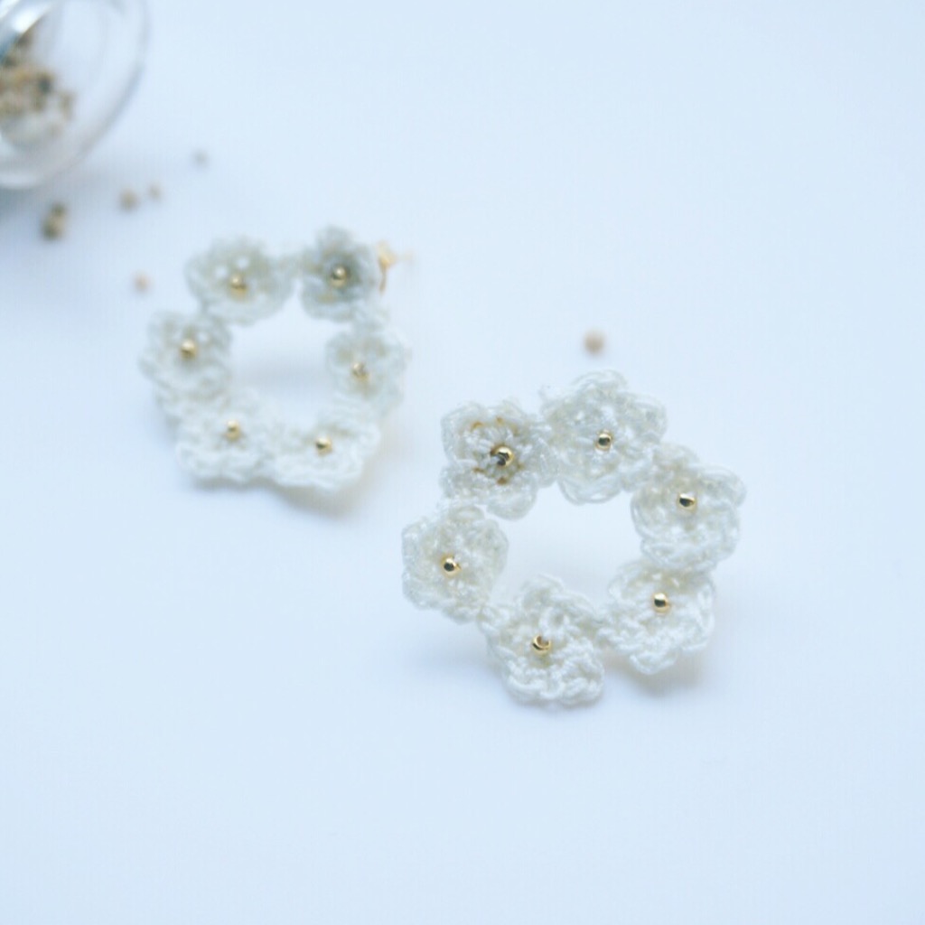 手工勾織蕾絲耳環  - 美美小花環。 針式