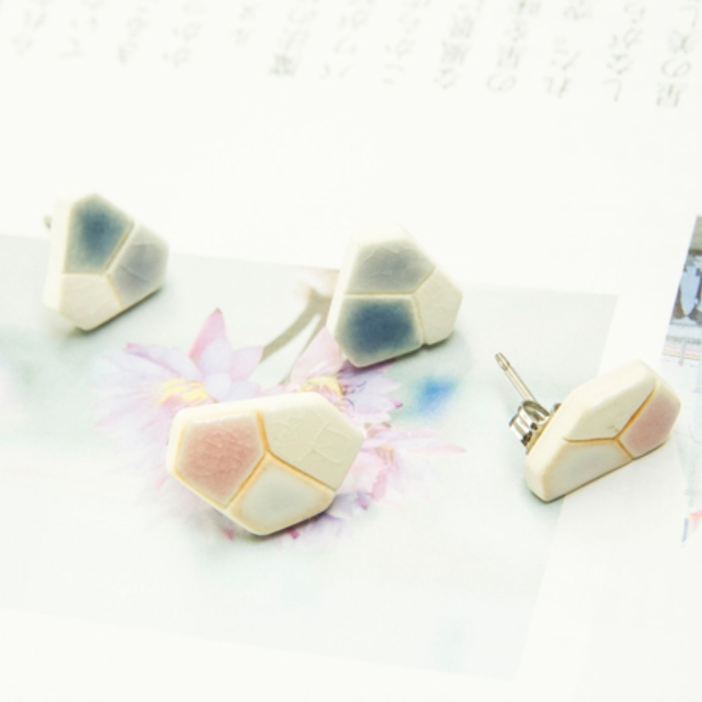 愛戀陶瓷百合花 日本設計師金子Hidomi聯名不銹鋼針耳環AG Fashion