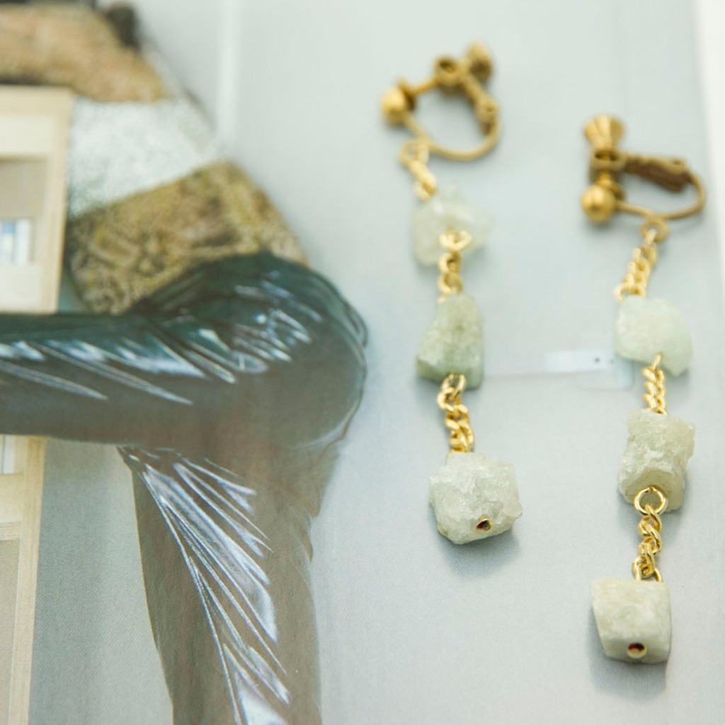 絕色系列-日本藍色托帕石與黃銅工藝耳夾