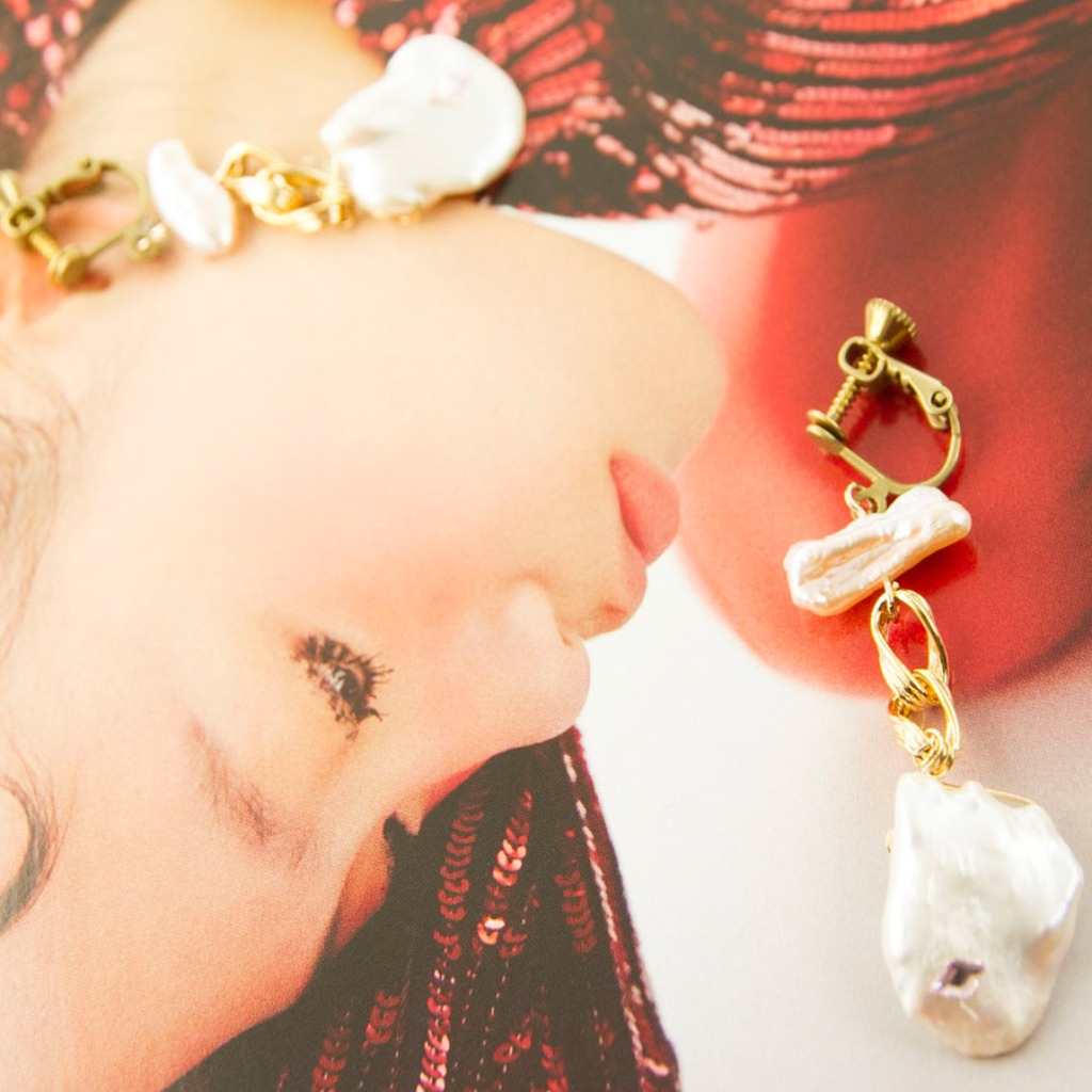 絕色系列-淡水珍珠與施華洛世奇 黃銅工藝耳夾
