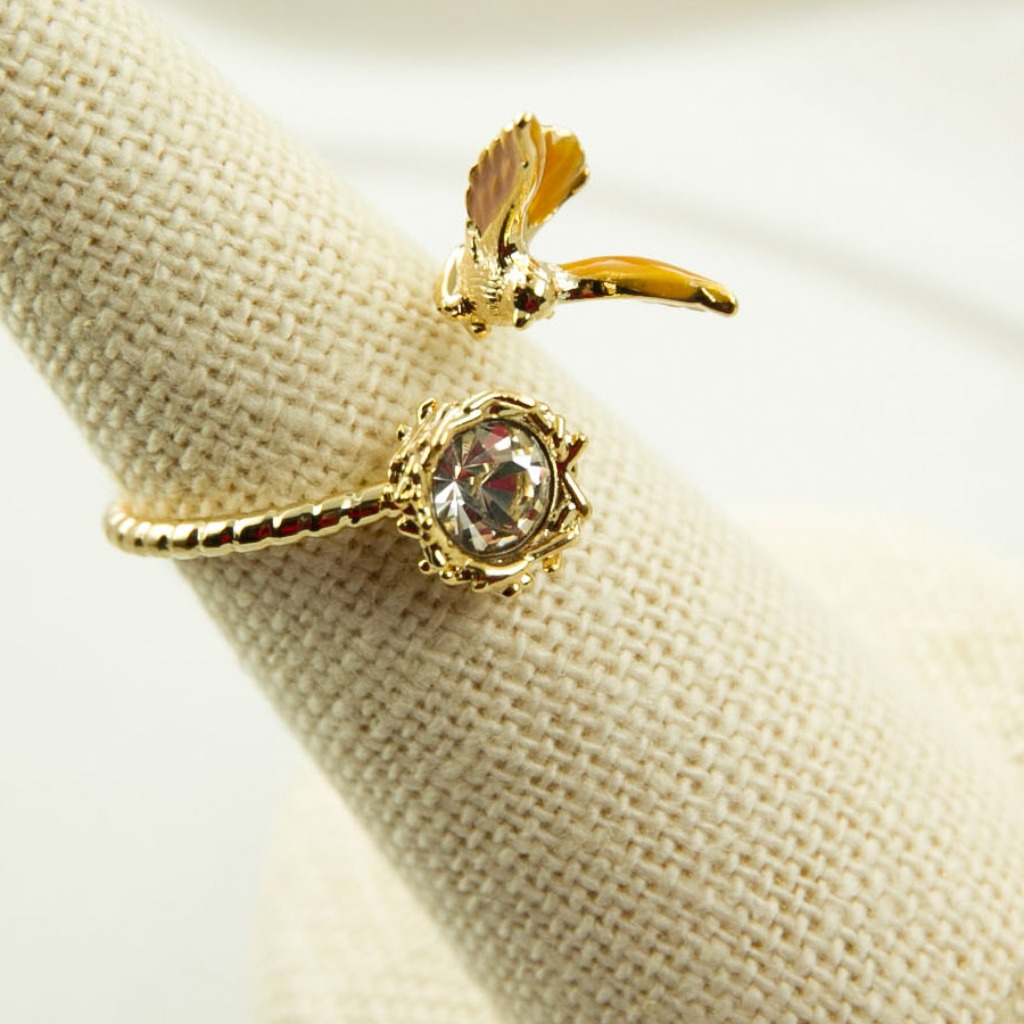 愛飛翔 鈦金屬工藝系列- 施華洛世奇水晶鑲崁 戒指。耳環。項鍊