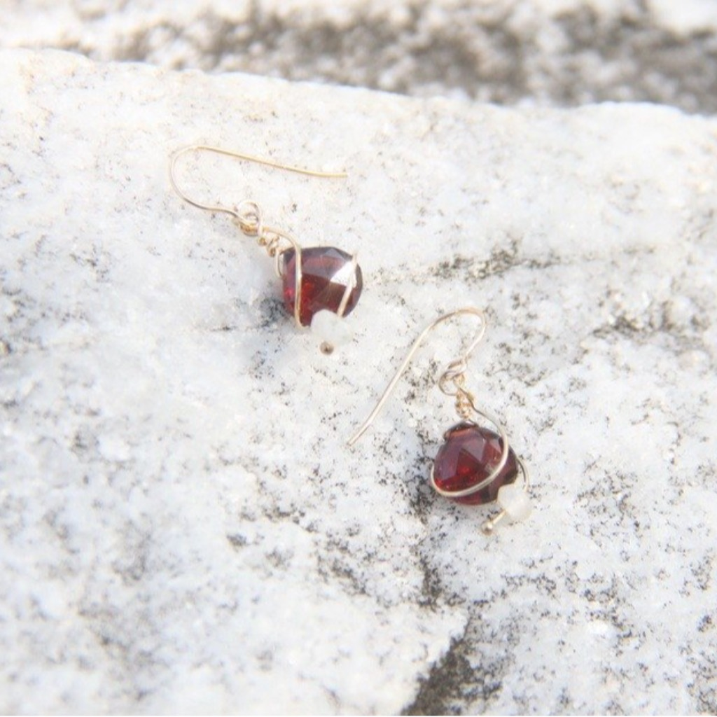 嫣紅石榴石耳環/ Bright Red Garnet earring