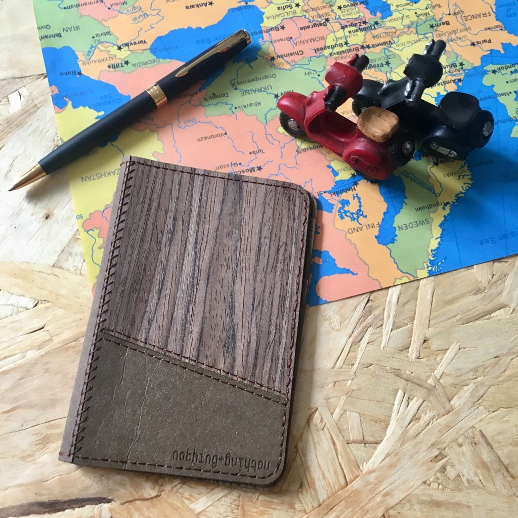 木製配洗水牛皮紙護照套