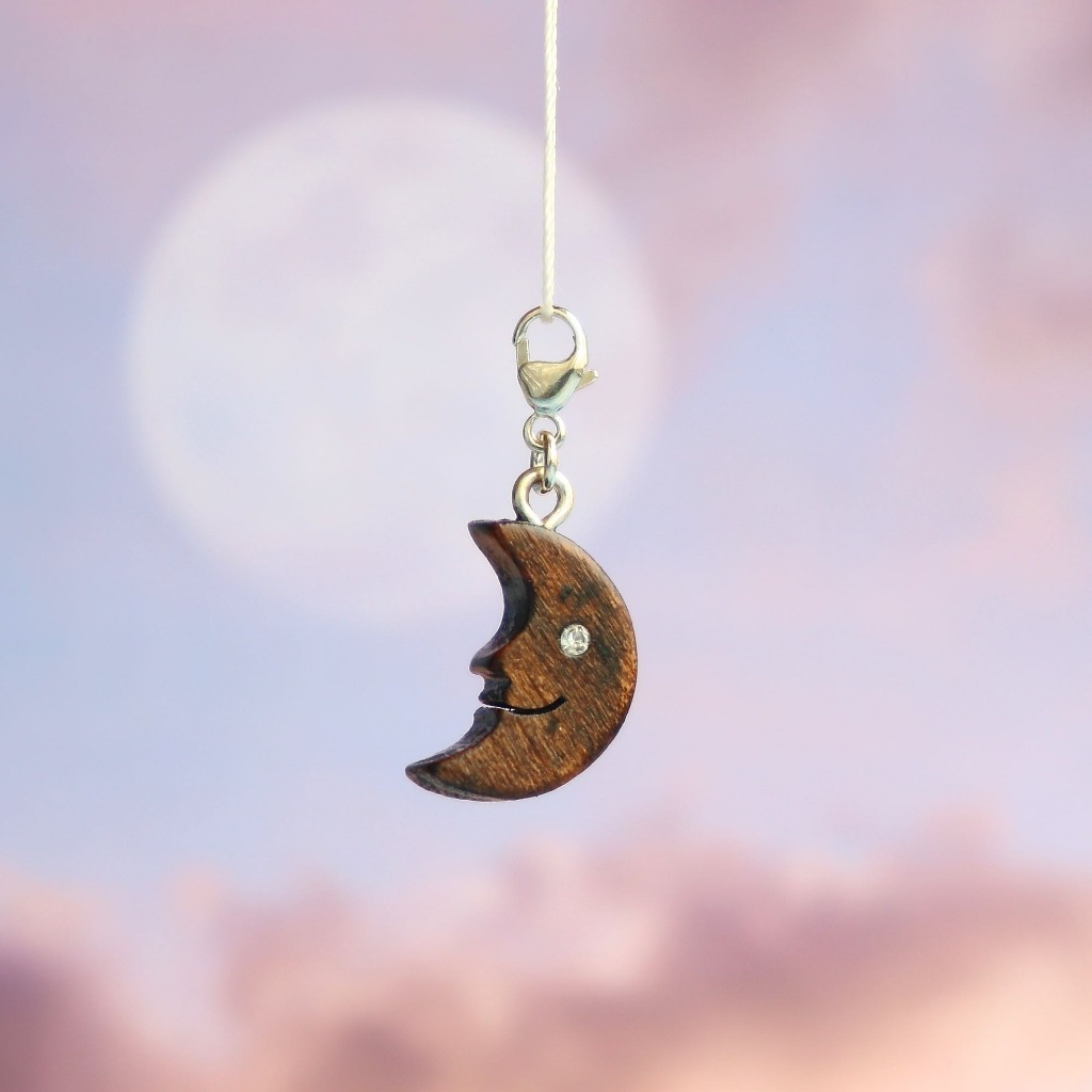 【Honeywood】手工木製吊飾 》》月亮 。吊飾 禮物訂製