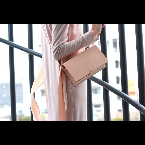 Girlfriend Boxy Bag in Nude