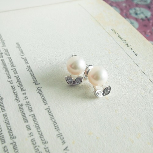 【春夏的小葉】珍珠純銀耳針耳環 - 一物多用